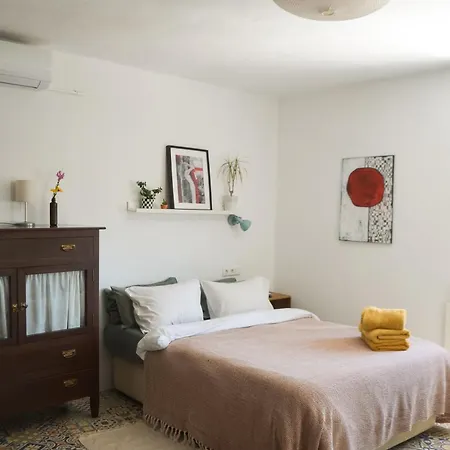 +private Garden +amazing View *